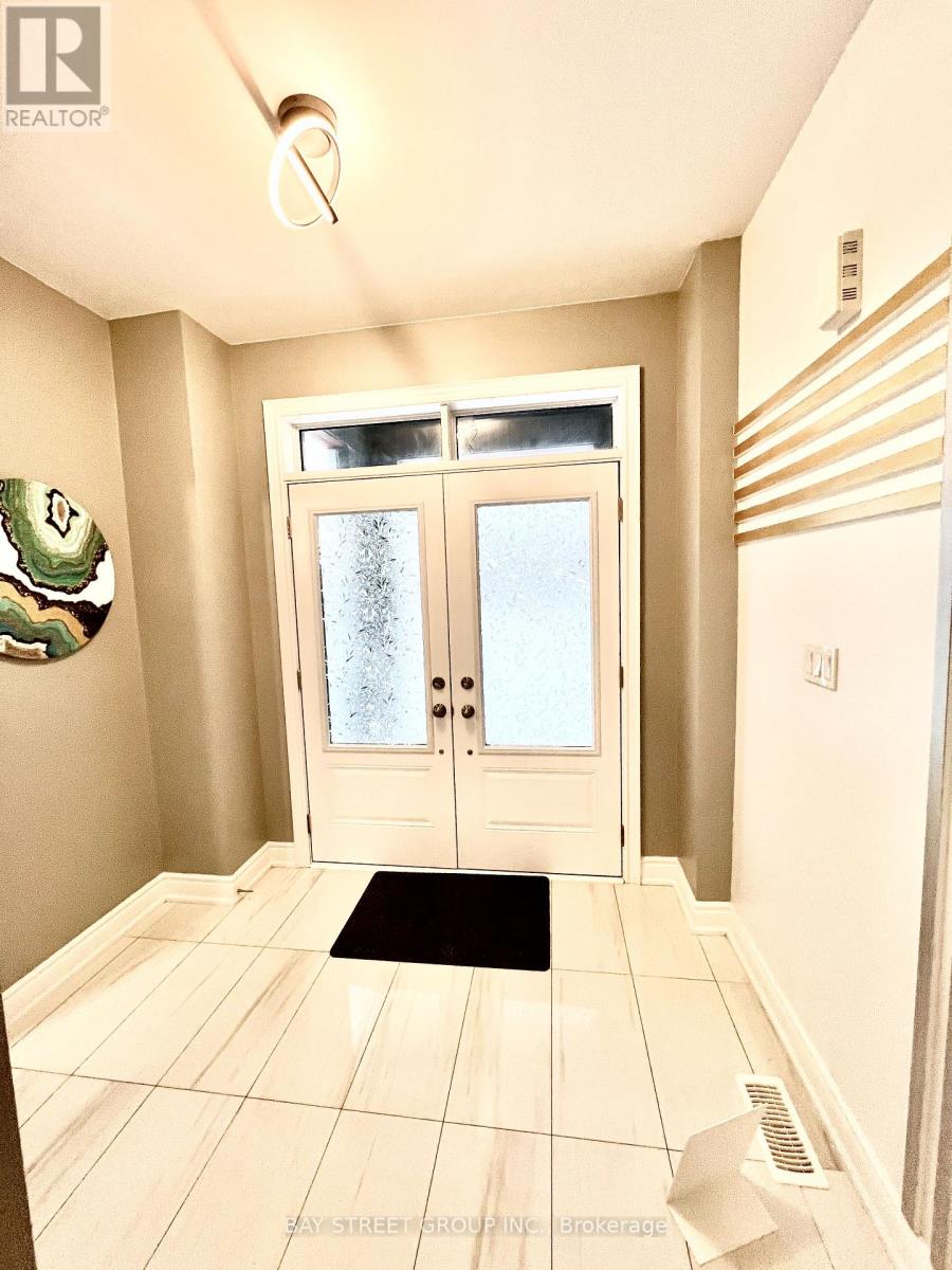 4 Middleton Drive, Wasaga Beach, Ontario  L9Z 0K9 - Photo 4 - S12862696