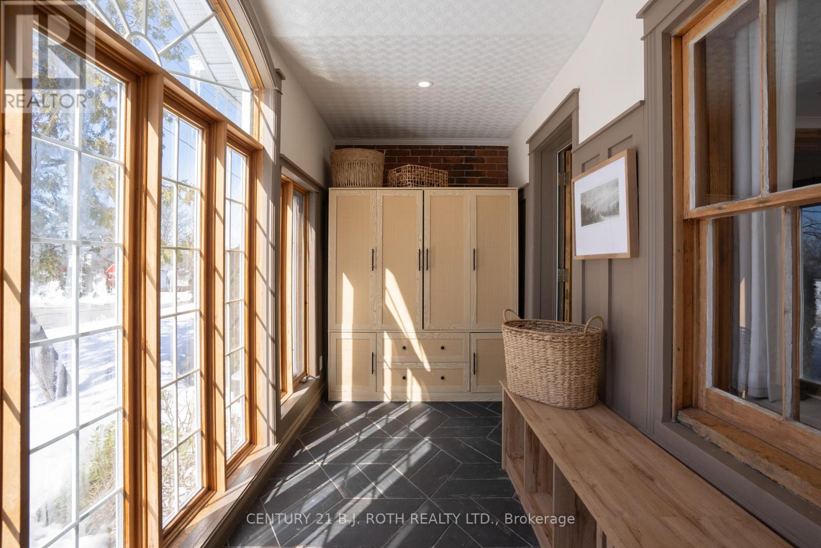 90 Cumberland Street, Barrie (Allandale), Ontario  L4N 2P7 - Photo 4 - S12862764