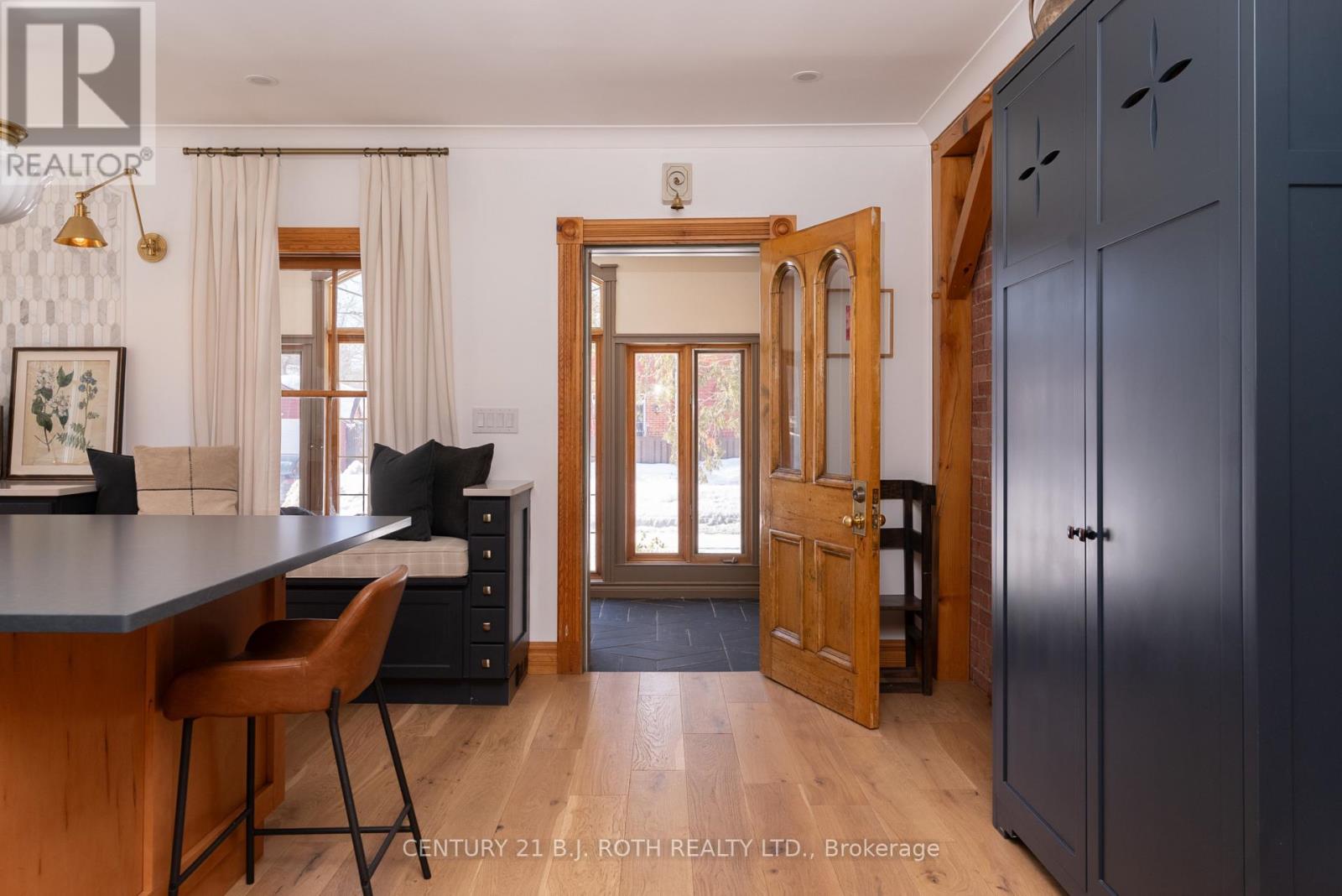 90 Cumberland Street, Barrie (Allandale), Ontario  L4N 2P7 - Photo 5 - S12862764