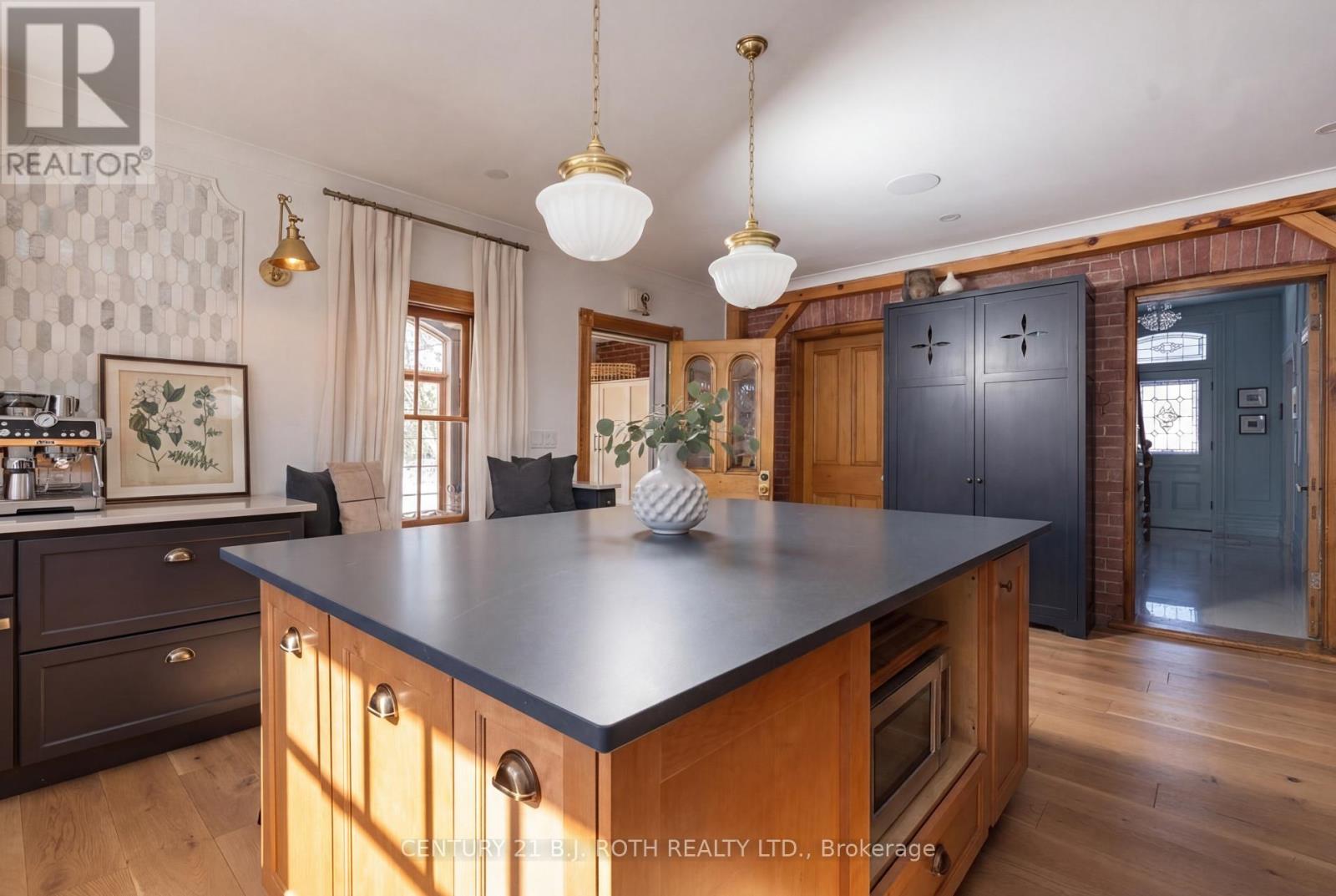 90 Cumberland Street, Barrie (Allandale), Ontario  L4N 2P7 - Photo 7 - S12862764