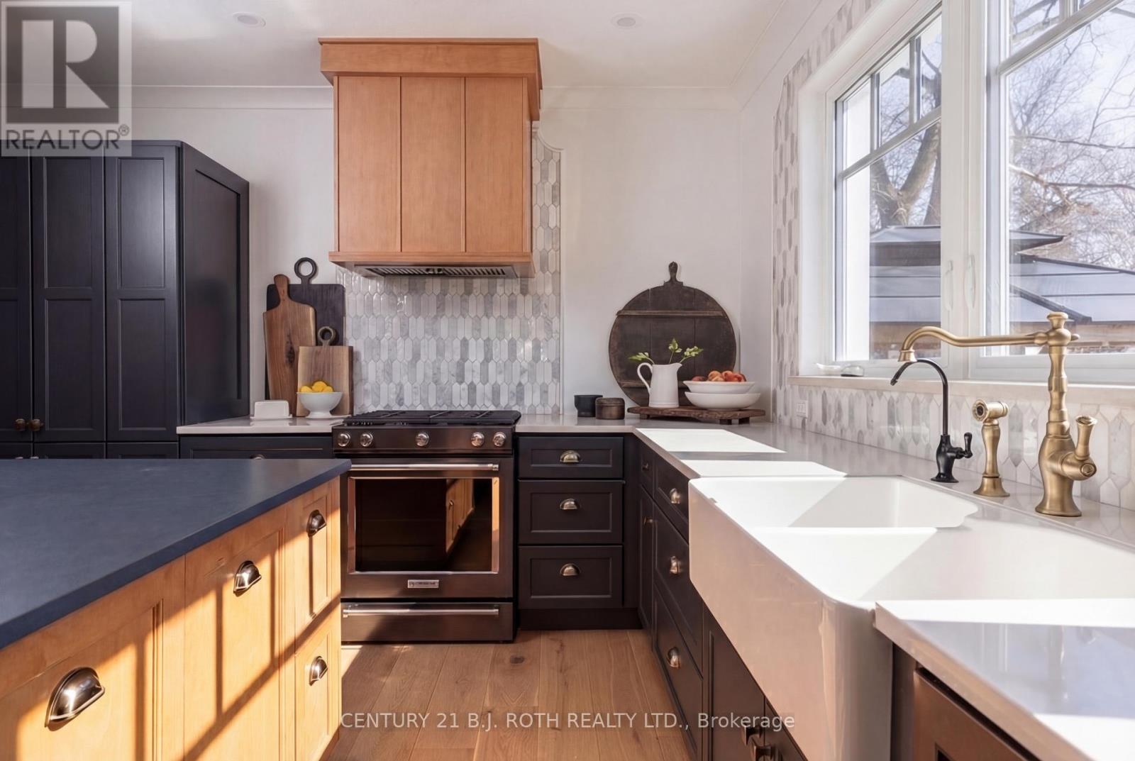 90 Cumberland Street, Barrie (Allandale), Ontario  L4N 2P7 - Photo 8 - S12862764