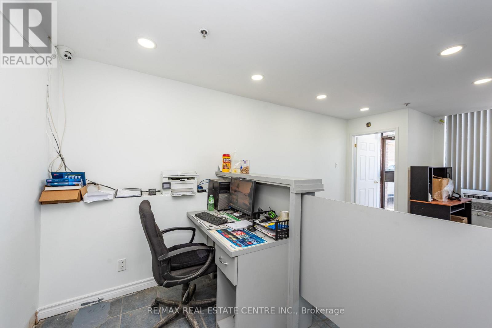 11 - 7171 Torbram Road, Mississauga, Ontario  L4T 3W4 - Photo 2 - W12862656