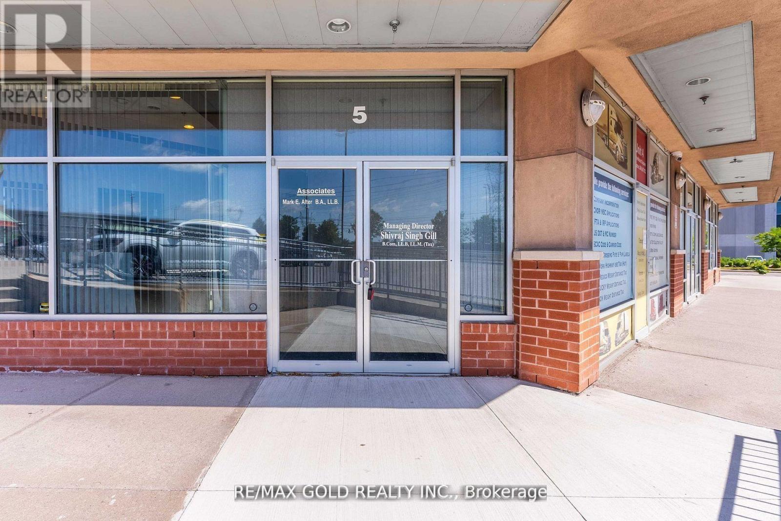 5 - 351 Parkhurst Square, Brampton, Ontario  L6T 0C2 - Photo 1 - W12862700