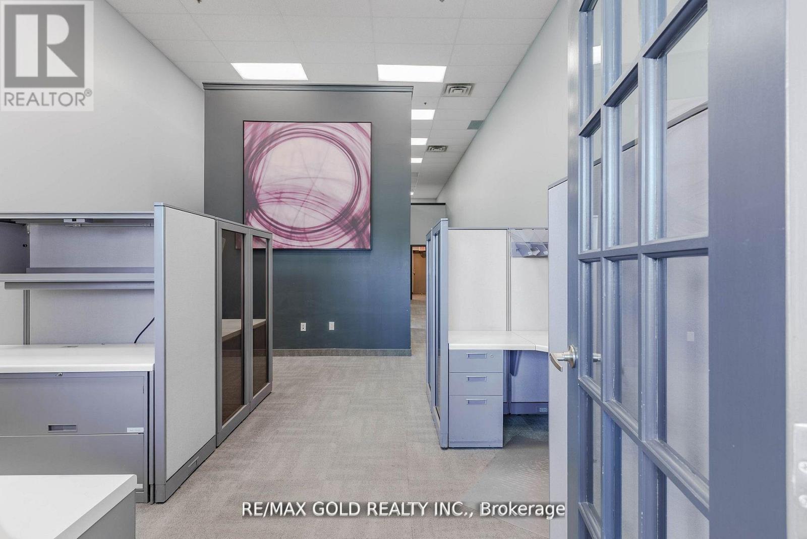 5 - 351 Parkhurst Square, Brampton, Ontario  L6T 0C2 - Photo 4 - W12862700