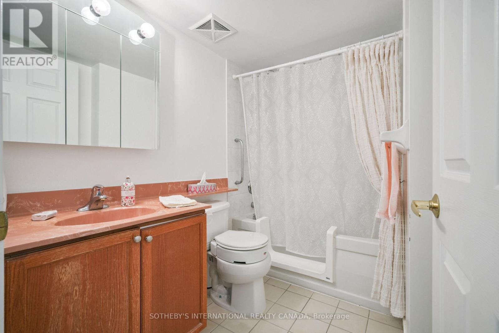 112 - 25 Via Rosedale, Brampton, Ontario  L6R 3J4 - Photo 16 - W12862778