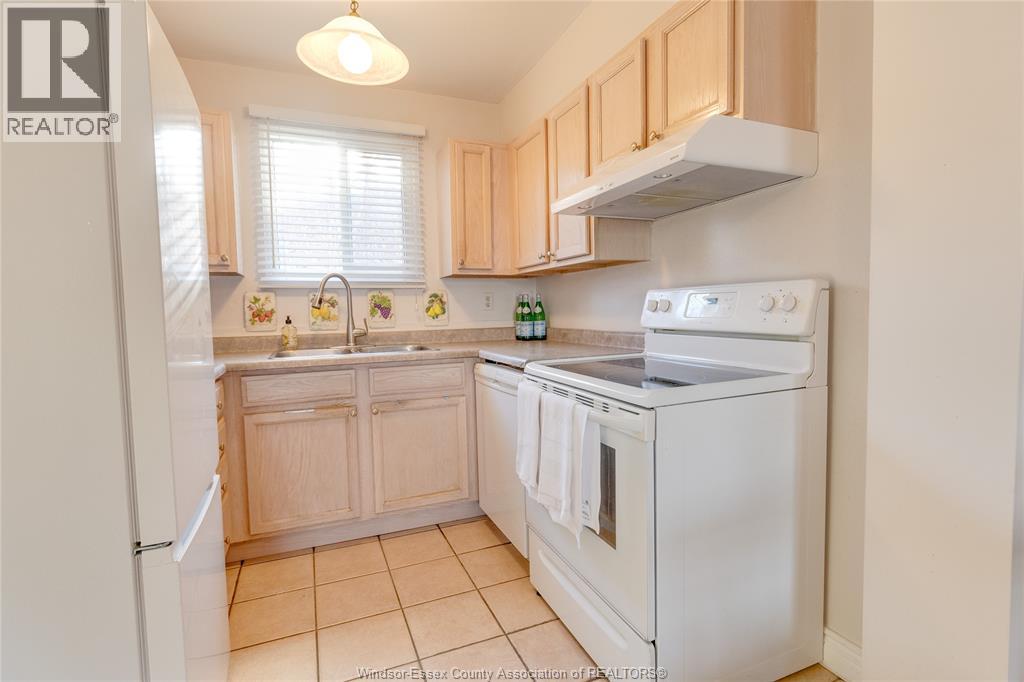 9378 Esplanade Drive Unit# 4, Windsor, Ontario  N8R 2A3 - Photo 16 - 26004909