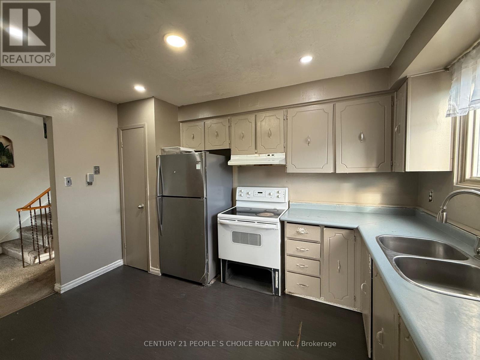 32 Horne Drive, Brampton, Ontario  L6V 2V3 - Photo 6 - W12862182