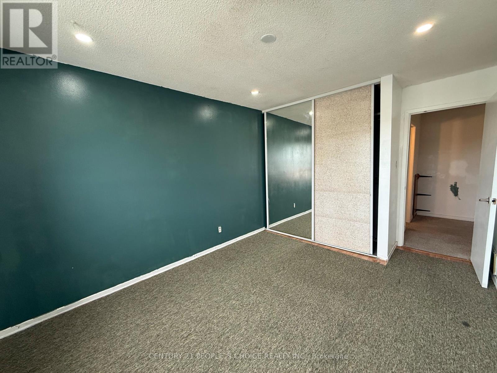 32 Horne Drive, Brampton, Ontario  L6V 2V3 - Photo 11 - W12862182