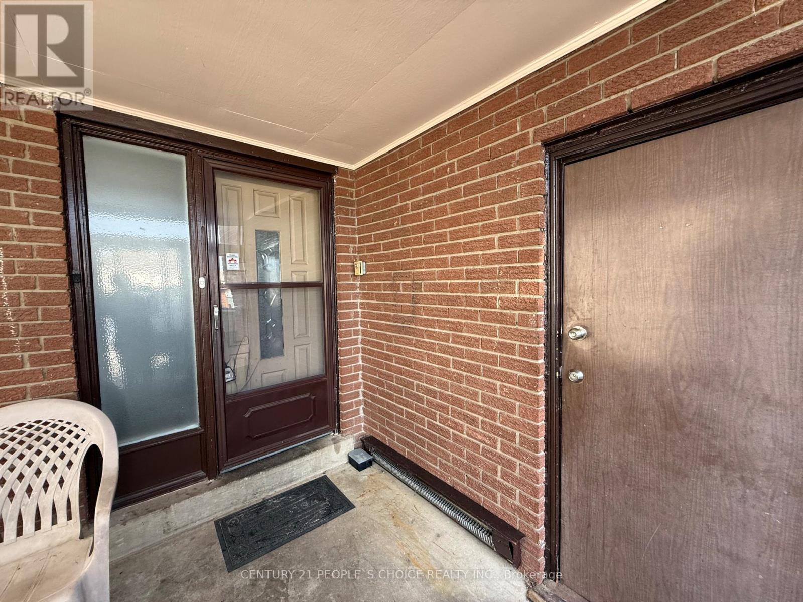 32 Horne Drive, Brampton, Ontario  L6V 2V3 - Photo 2 - W12862182