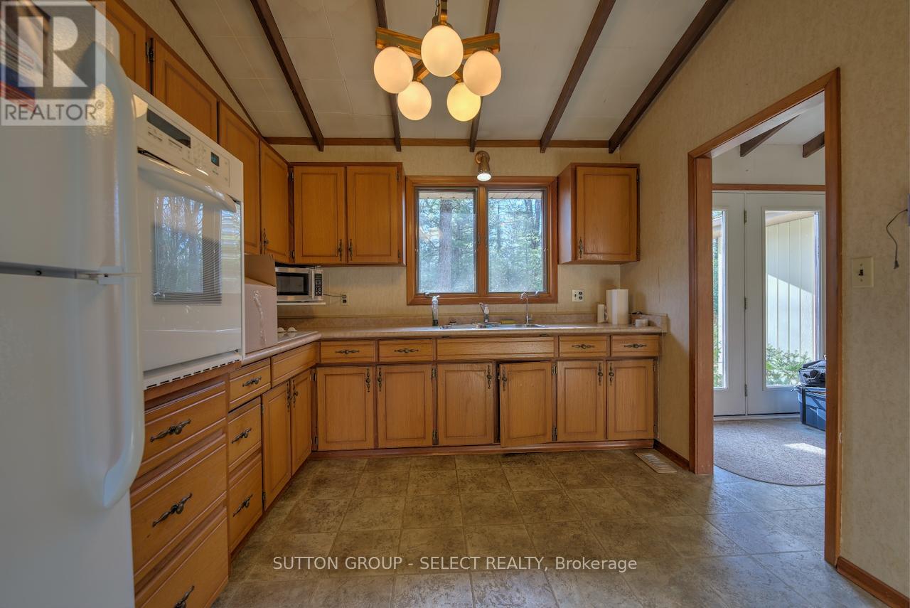 10296 Pines Parkway, Lambton Shores, Ontario  N0M 1T0 - Photo 12 - X12862576