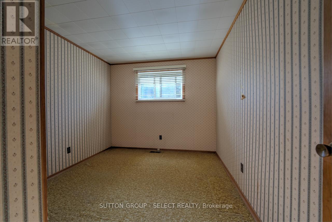 10296 Pines Parkway, Lambton Shores, Ontario  N0M 1T0 - Photo 13 - X12862576