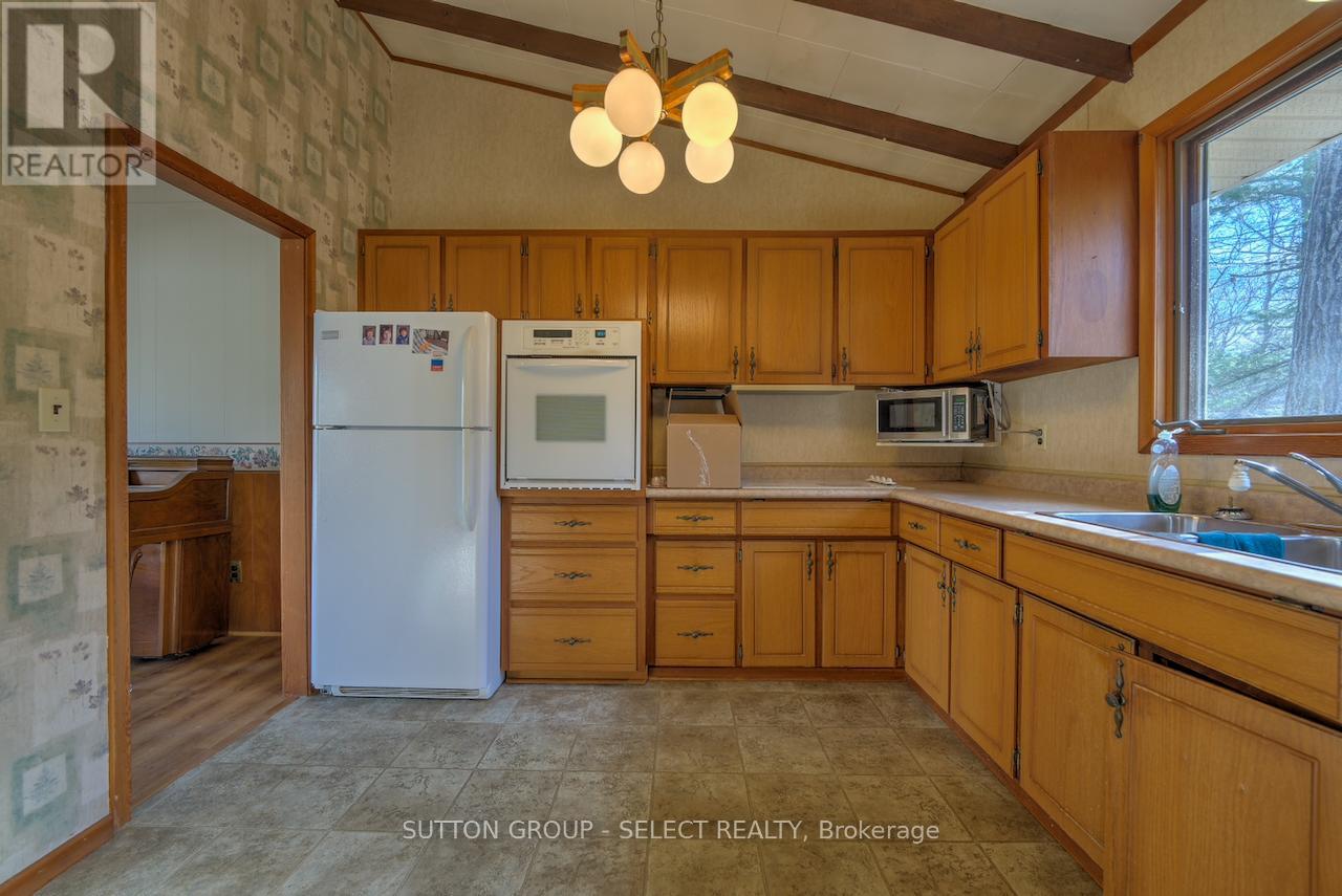 10296 Pines Parkway, Lambton Shores, Ontario  N0M 1T0 - Photo 11 - X12862576