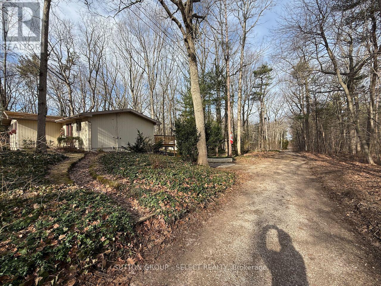 10296 Pines Parkway, Lambton Shores, Ontario  N0M 1T0 - Photo 3 - X12862576