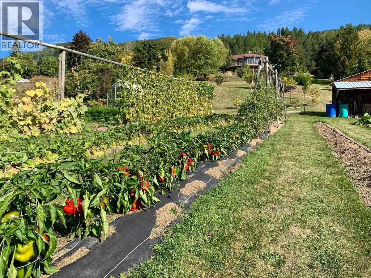 5253 Elsie Holmes Road, Wynndel, British Columbia  V0B 2N1 - Photo 8 - 10378281