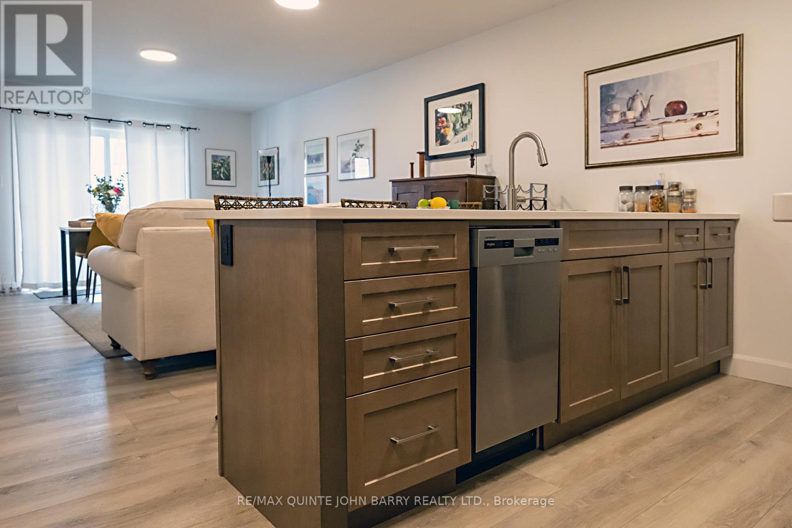 103-30 Hillside Meadow Drive, Quinte West, Ontario  K8V 0J7 - Photo 9 - X12862886