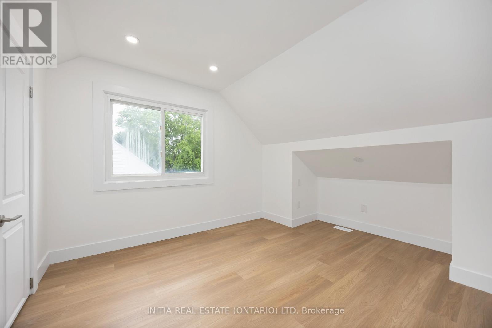 136 Chestnut Avenue, Sarnia, Ontario  N7T 4L8 - Photo 12 - X12862952