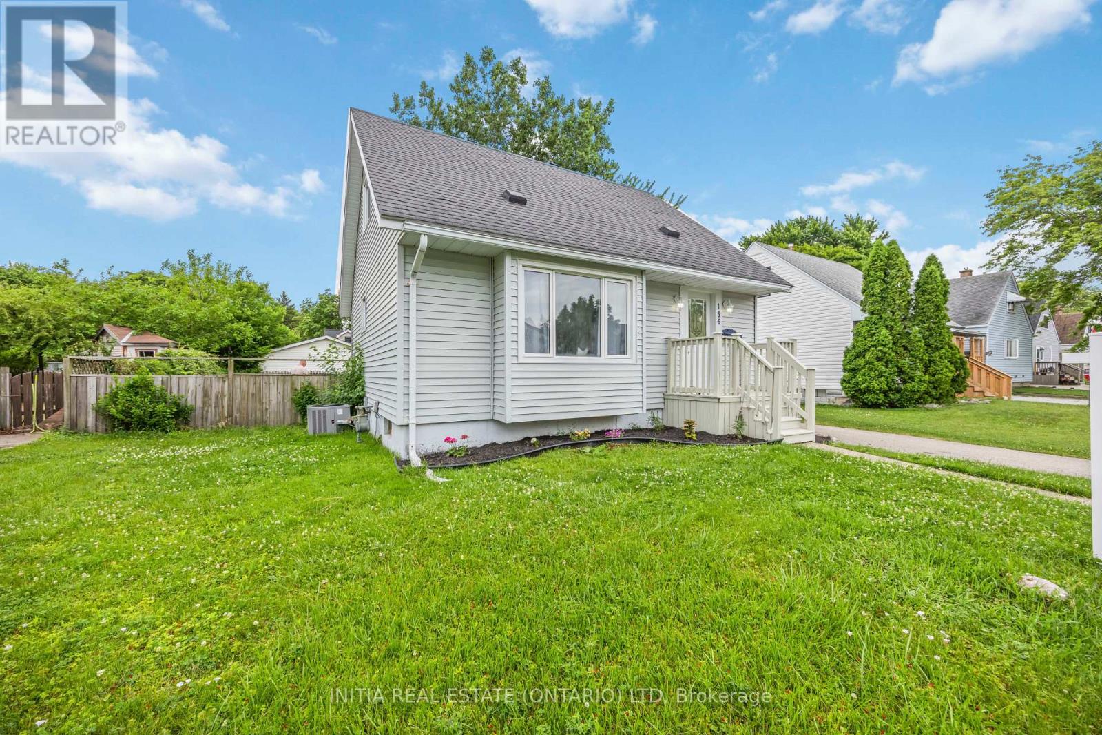 136 Chestnut Avenue, Sarnia, Ontario  N7T 4L8 - Photo 3 - X12862952
