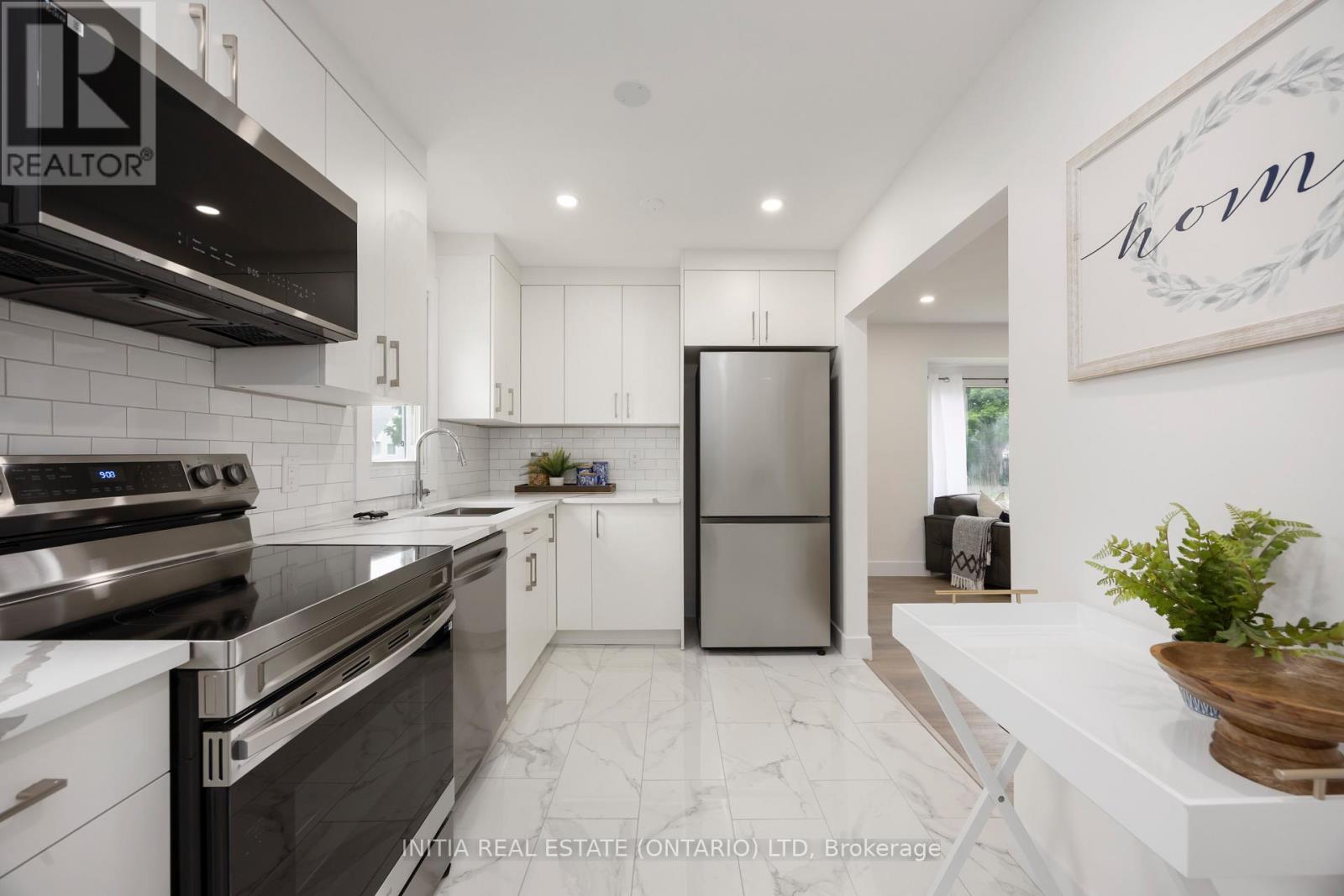 136 Chestnut Avenue, Sarnia, Ontario  N7T 4L8 - Photo 8 - X12862952