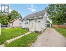 136 CHESTNUT AVENUE, Sarnia, Ontario