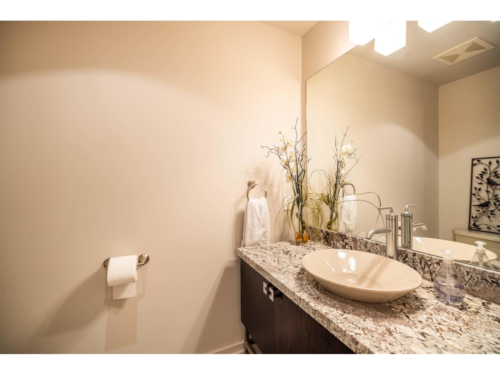 Listing Picture 23 of 36 : 101 15097 MARINE DRIVE, White Rock - 魯藝地產 Yvonne Lu Group - MLS Medallion Club Member