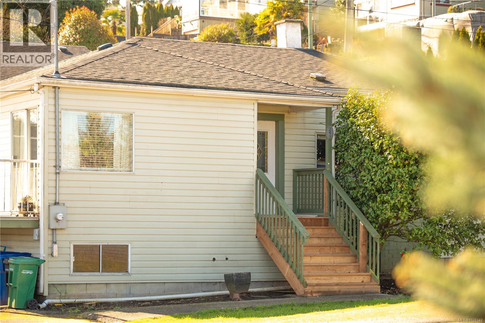 249 Larch St, Nanaimo, British Columbia  V9T 0K1 - Photo 1 - 1028142