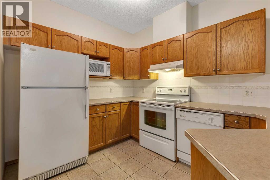 107, 108 Edgeridge Terrace Nw, Calgary, Alberta  T3A 6C4 - Photo 8 - A2289872