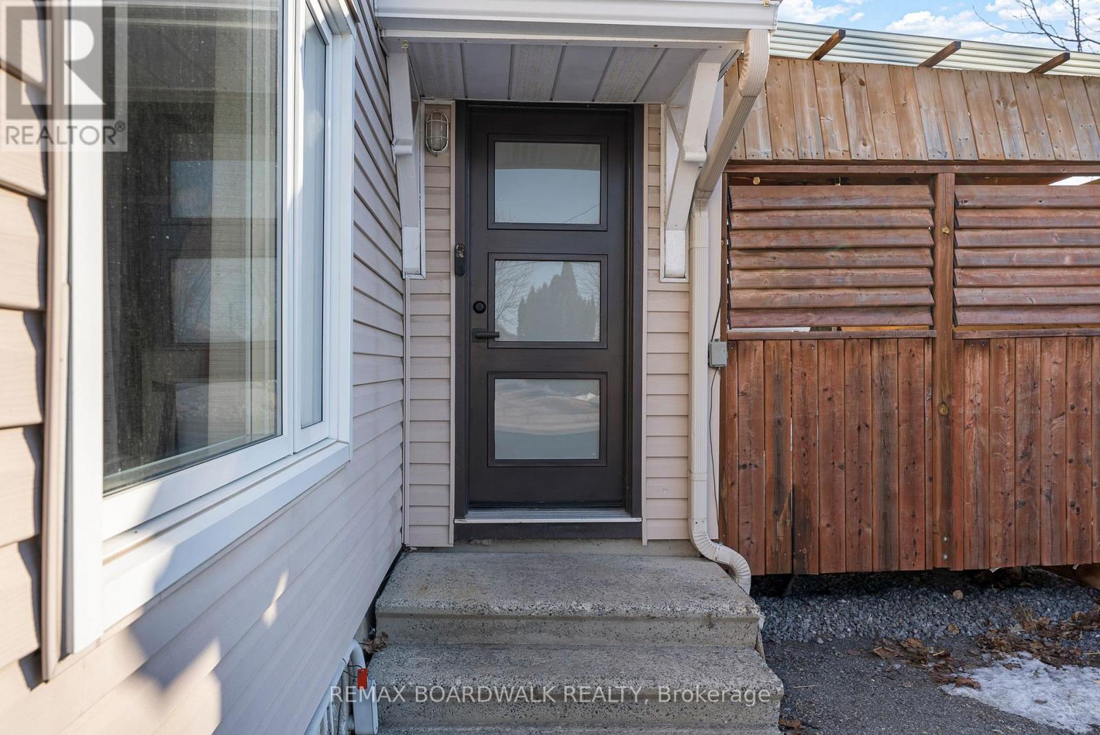 36 Main Street, North Stormont, Ontario  K0C 1K0 - Photo 3 - X12862918