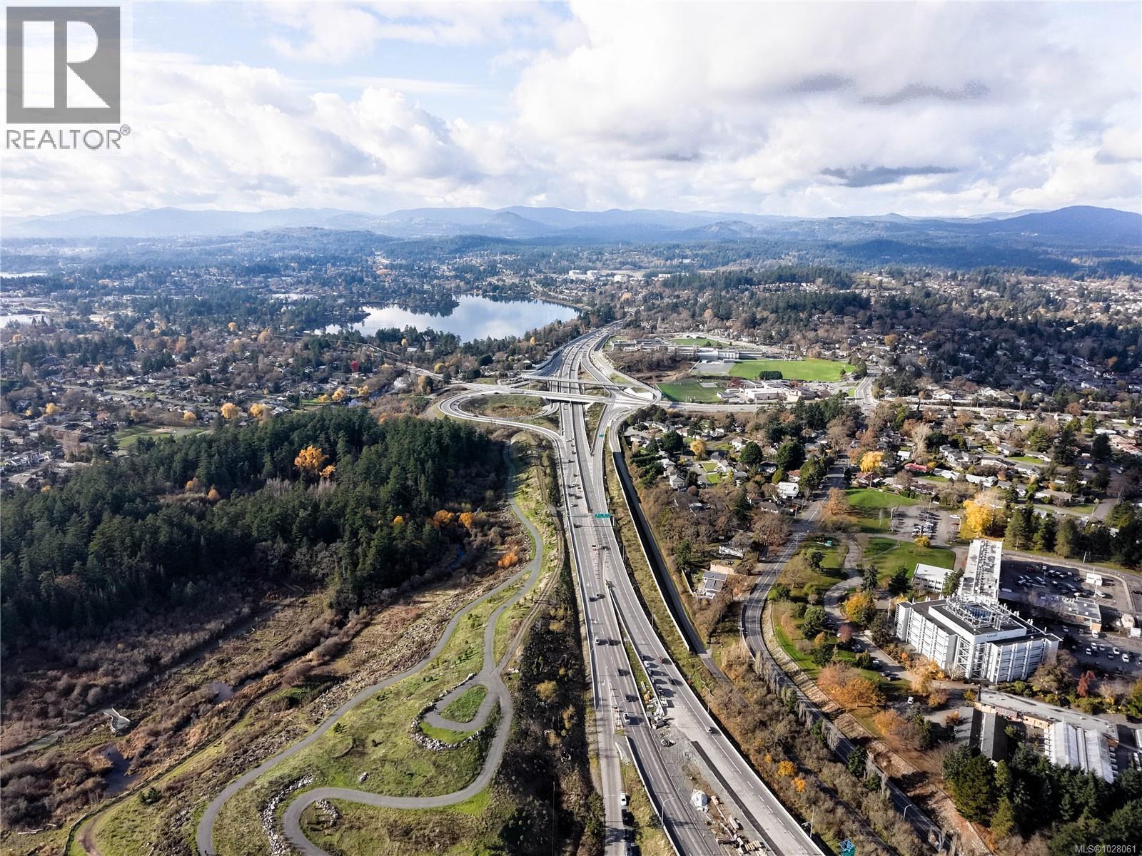 352 Burnside Rd W, Saanich, British Columbia  V8Z 1M1 - Photo 18 - 1028061