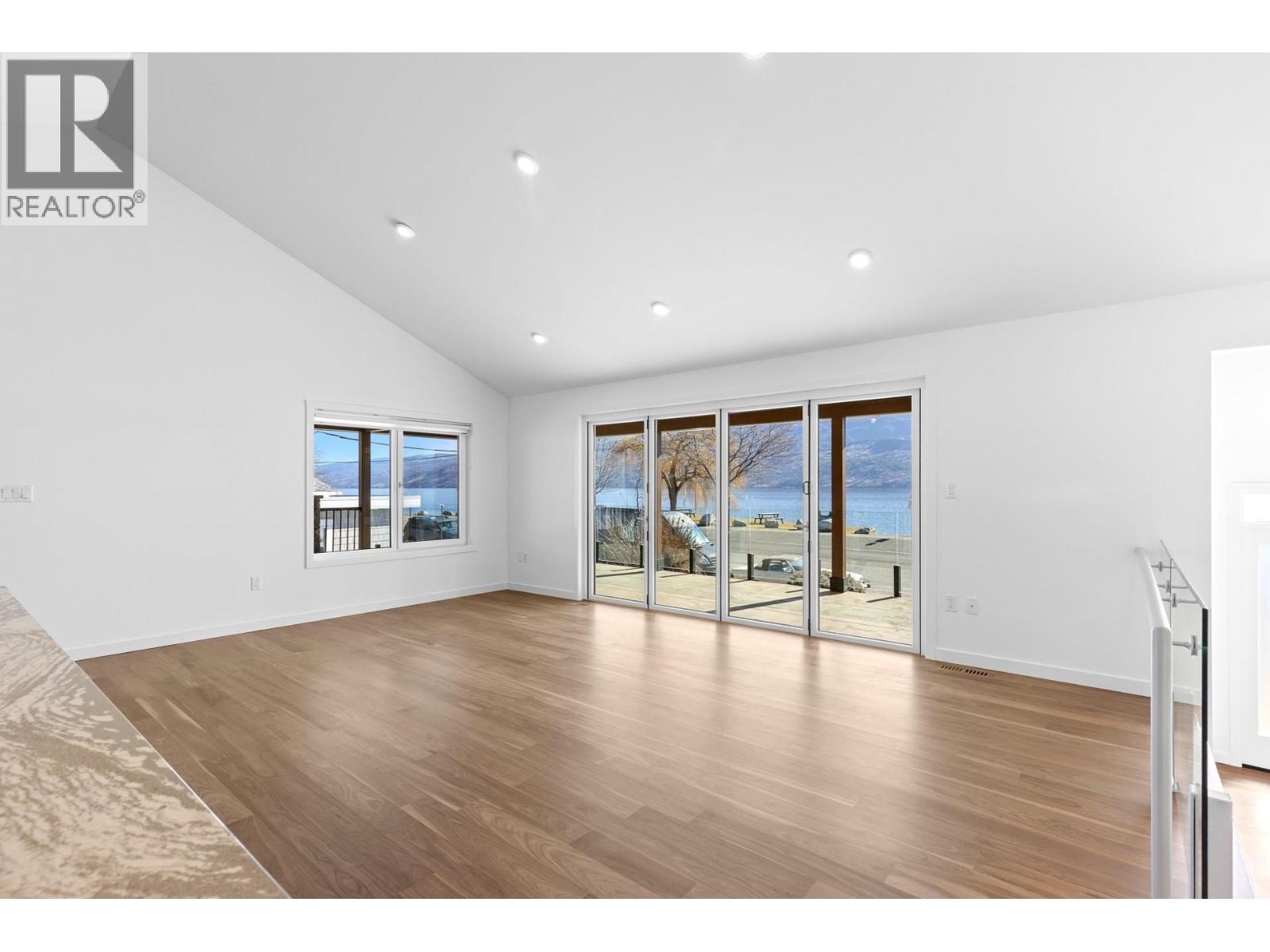 4020 Beach Avenue, Peachland, British Columbia  V0H 1X6 - Photo 9 - 10378013