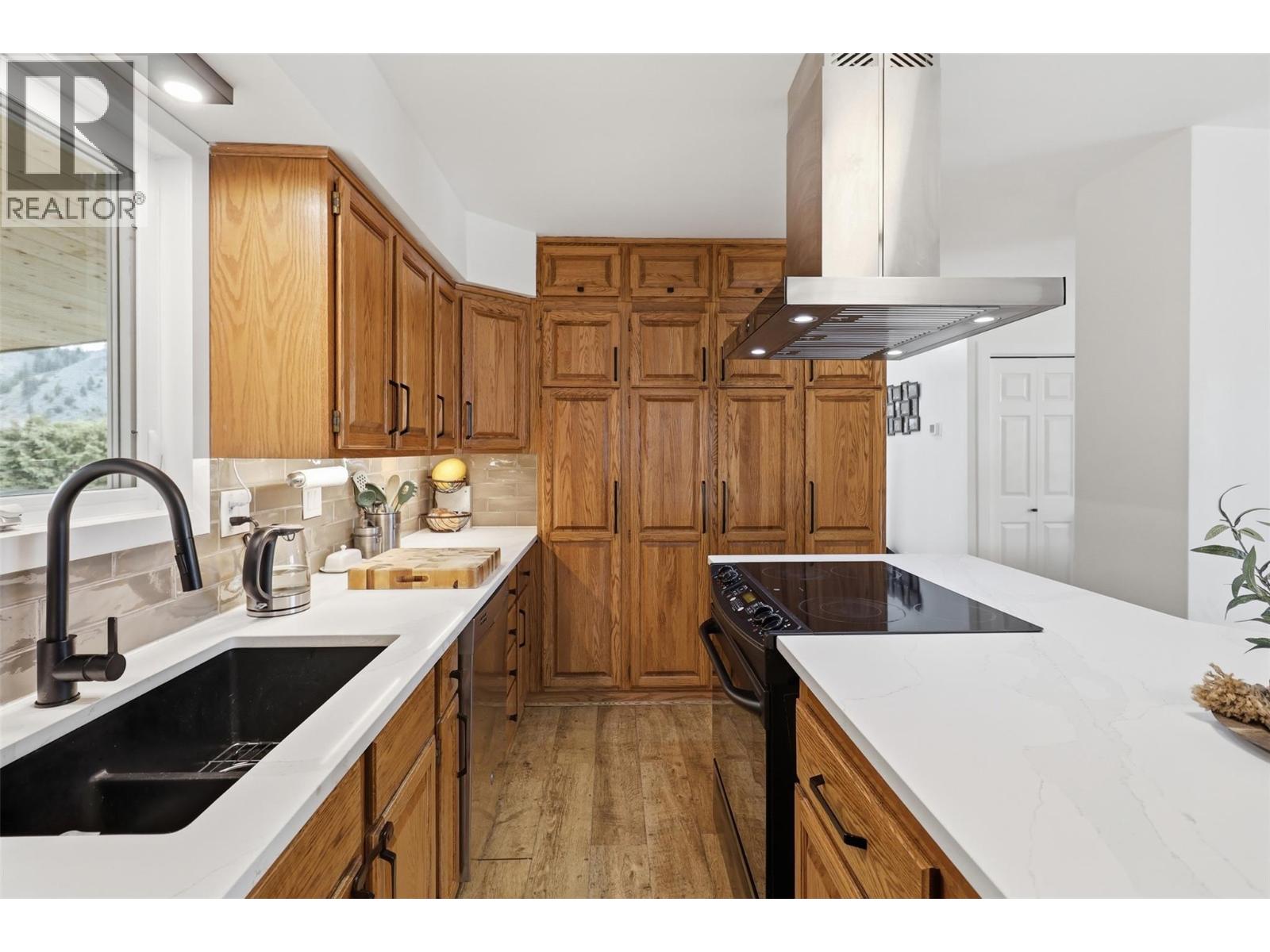 126 Parlow Road, Kamloops, British Columbia  V2C 4Z8 - Photo 5 - 10378612