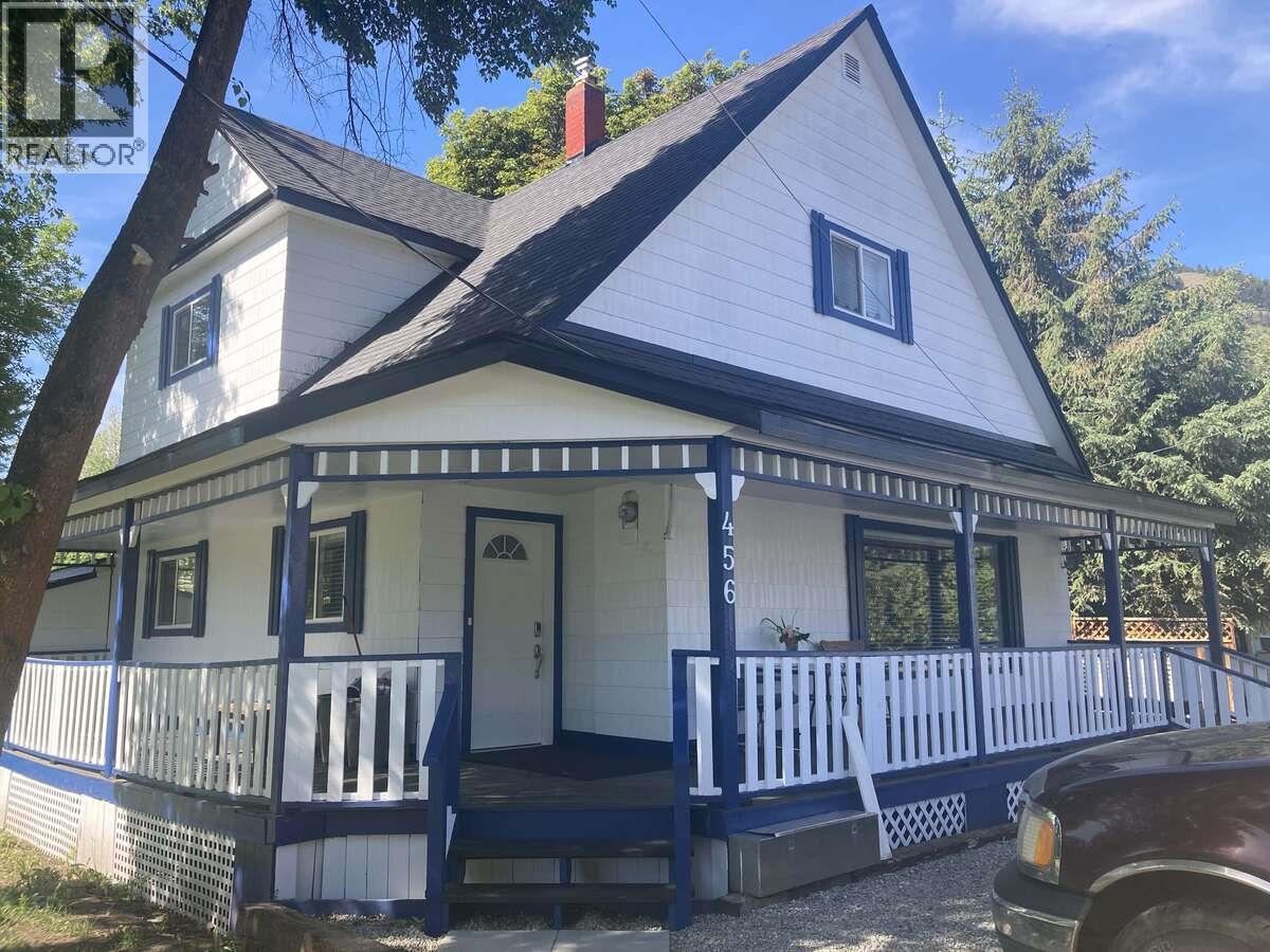 456 FOURTH Avenue, Midway, British Columbia