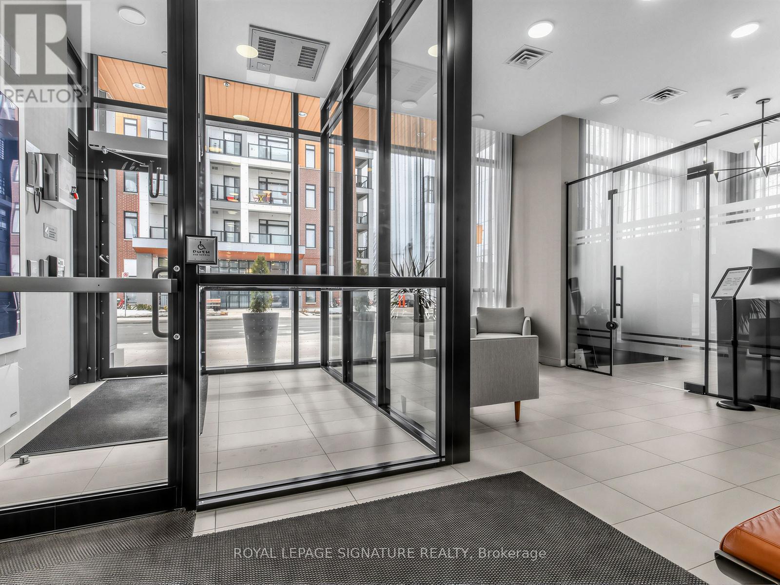 A105 - 160 Canon Jackson Drive, Toronto, Ontario  M6M 0B6 - Photo 2 - W12700836