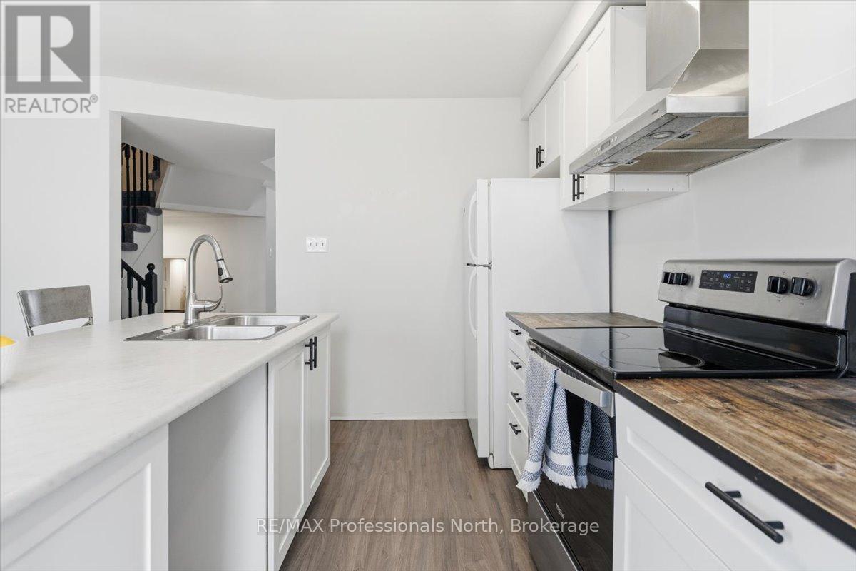 98 Roxton Road, Oakville (Ro River Oaks), Ontario  L6H 6V4 - Photo 10 - W12863092