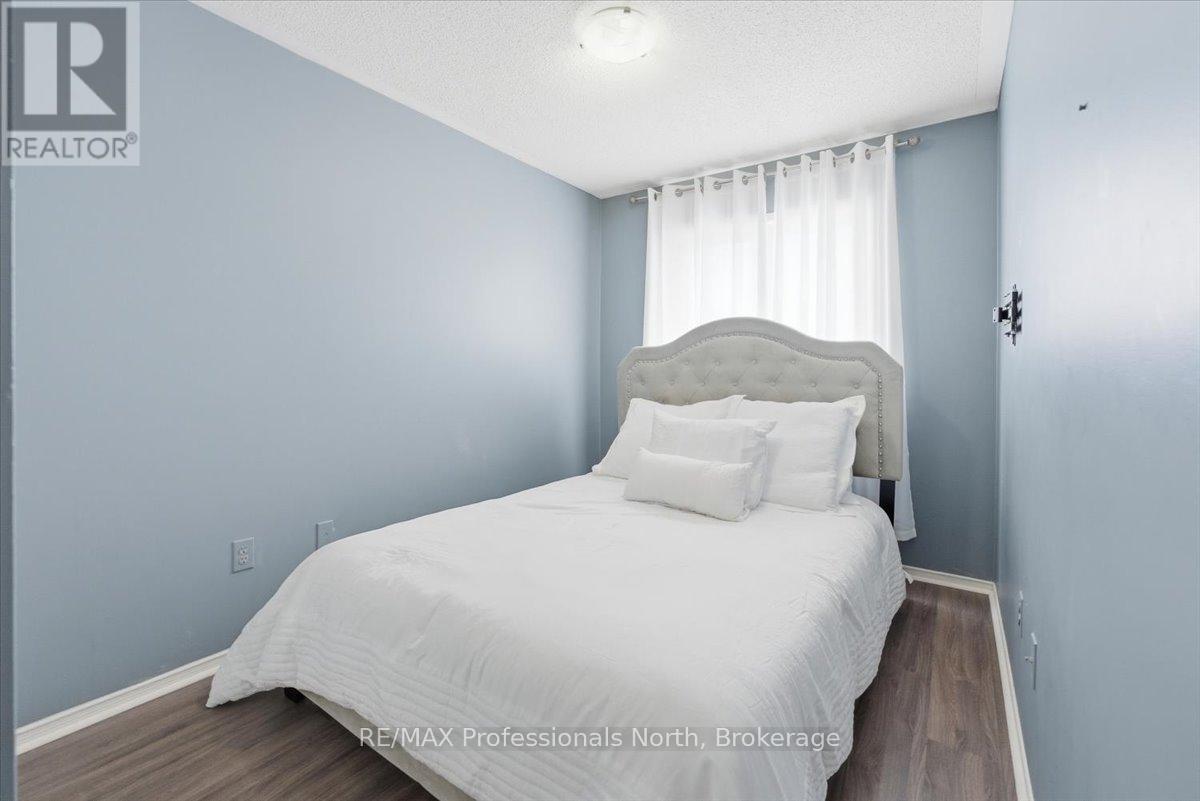 98 Roxton Road, Oakville (Ro River Oaks), Ontario  L6H 6V4 - Photo 17 - W12863092