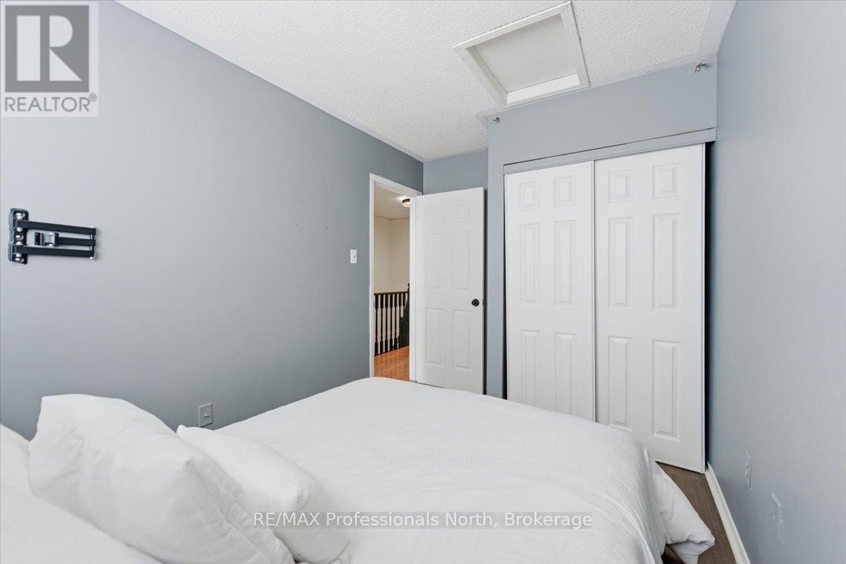 98 Roxton Road, Oakville (Ro River Oaks), Ontario  L6H 6V4 - Photo 18 - W12863092