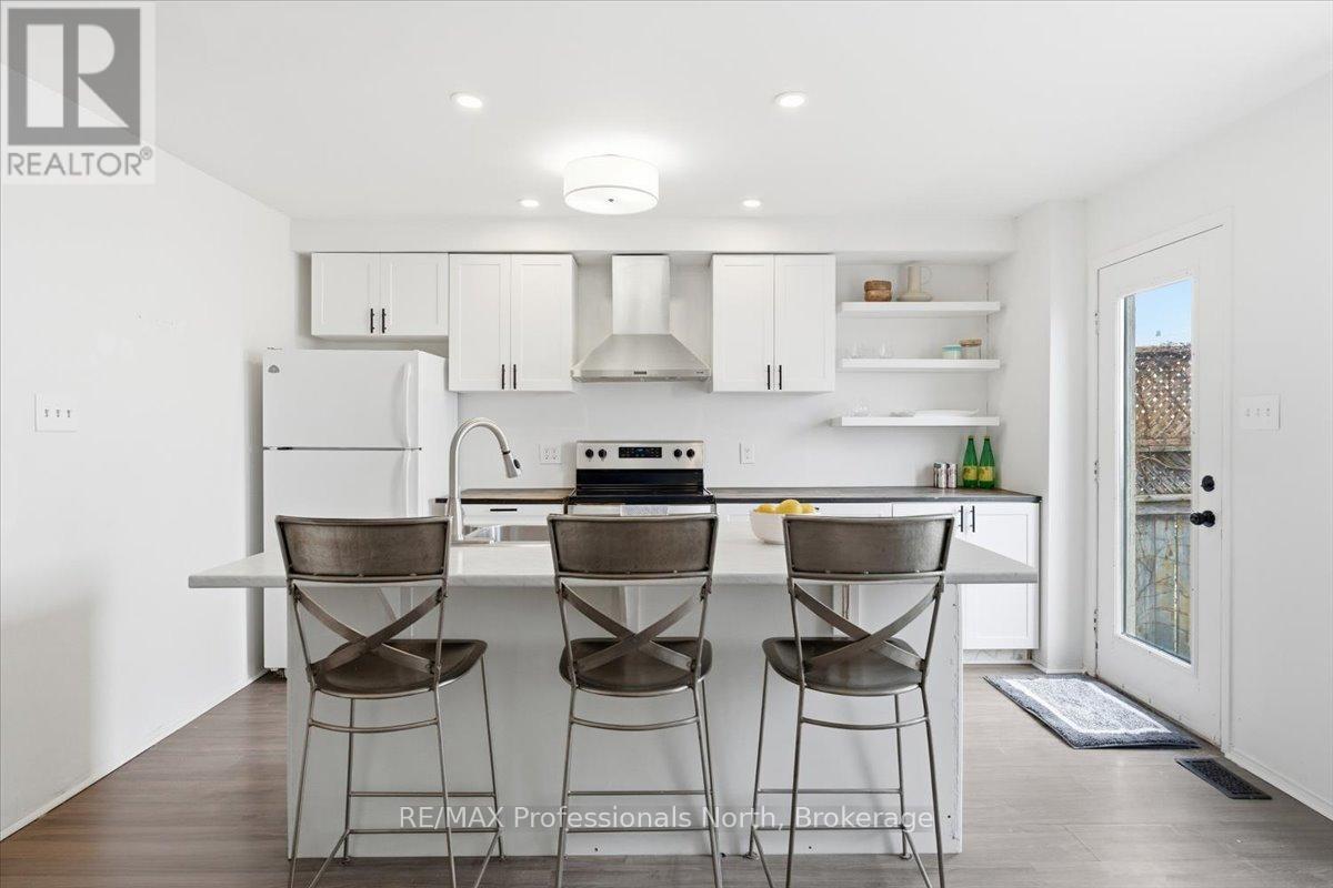 98 Roxton Road, Oakville (Ro River Oaks), Ontario  L6H 6V4 - Photo 3 - W12863092