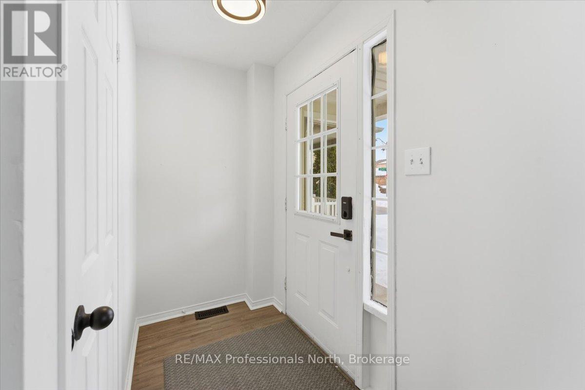 98 Roxton Road, Oakville (Ro River Oaks), Ontario  L6H 6V4 - Photo 6 - W12863092