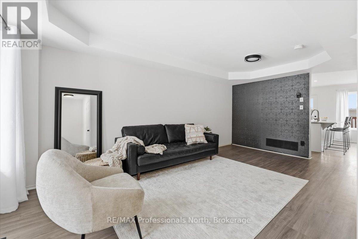 98 Roxton Road, Oakville (Ro River Oaks), Ontario  L6H 6V4 - Photo 7 - W12863092