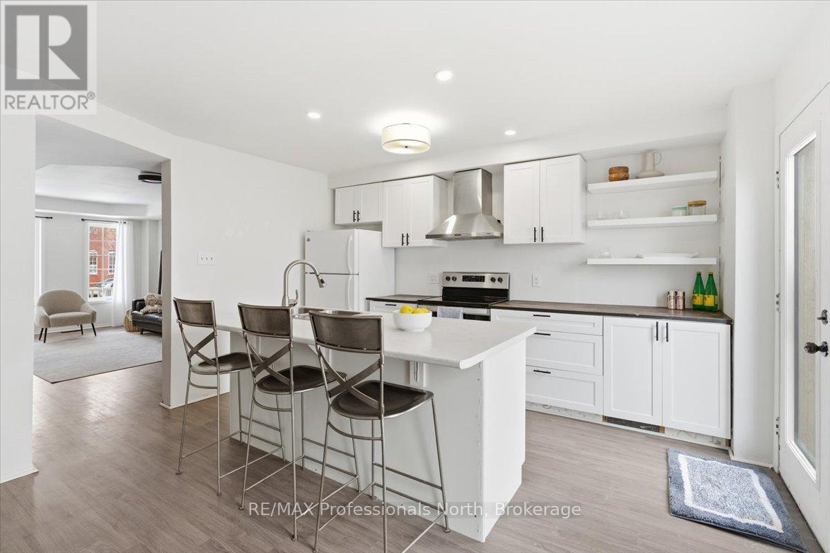 98 Roxton Road, Oakville (Ro River Oaks), Ontario  L6H 6V4 - Photo 8 - W12863092