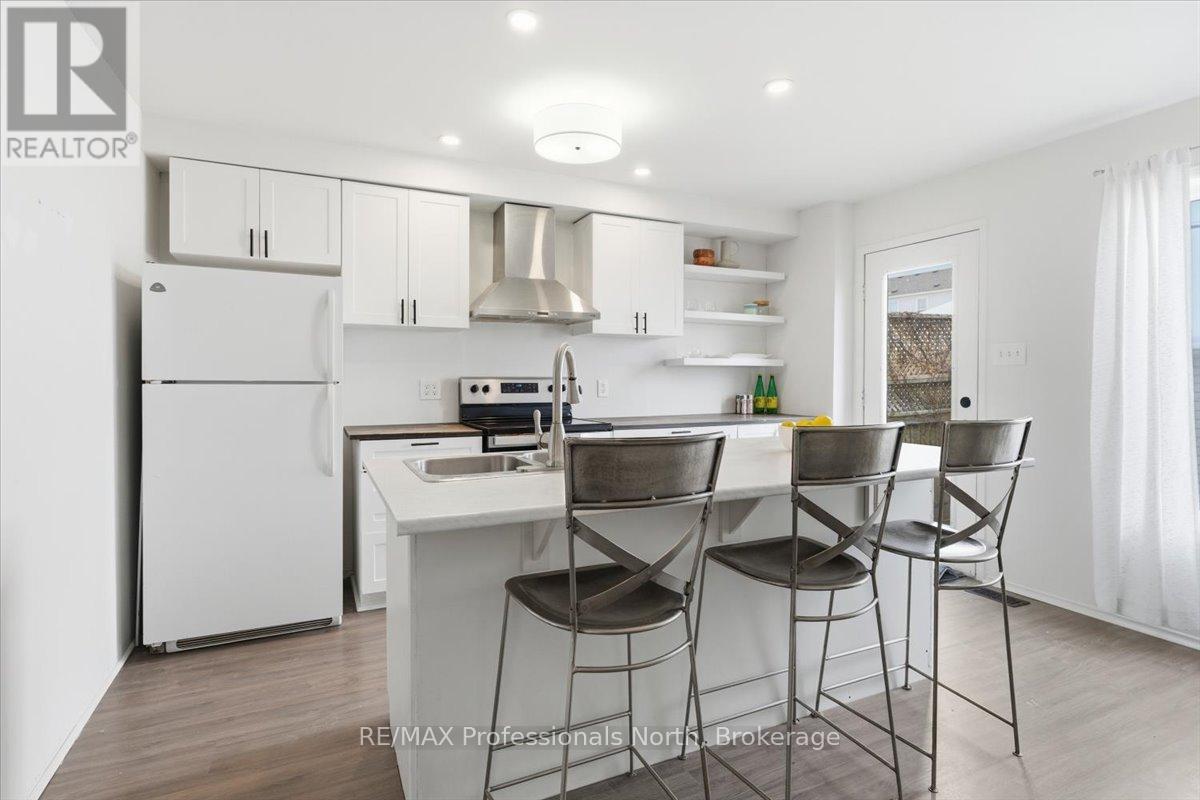 98 Roxton Road, Oakville (Ro River Oaks), Ontario  L6H 6V4 - Photo 9 - W12863092