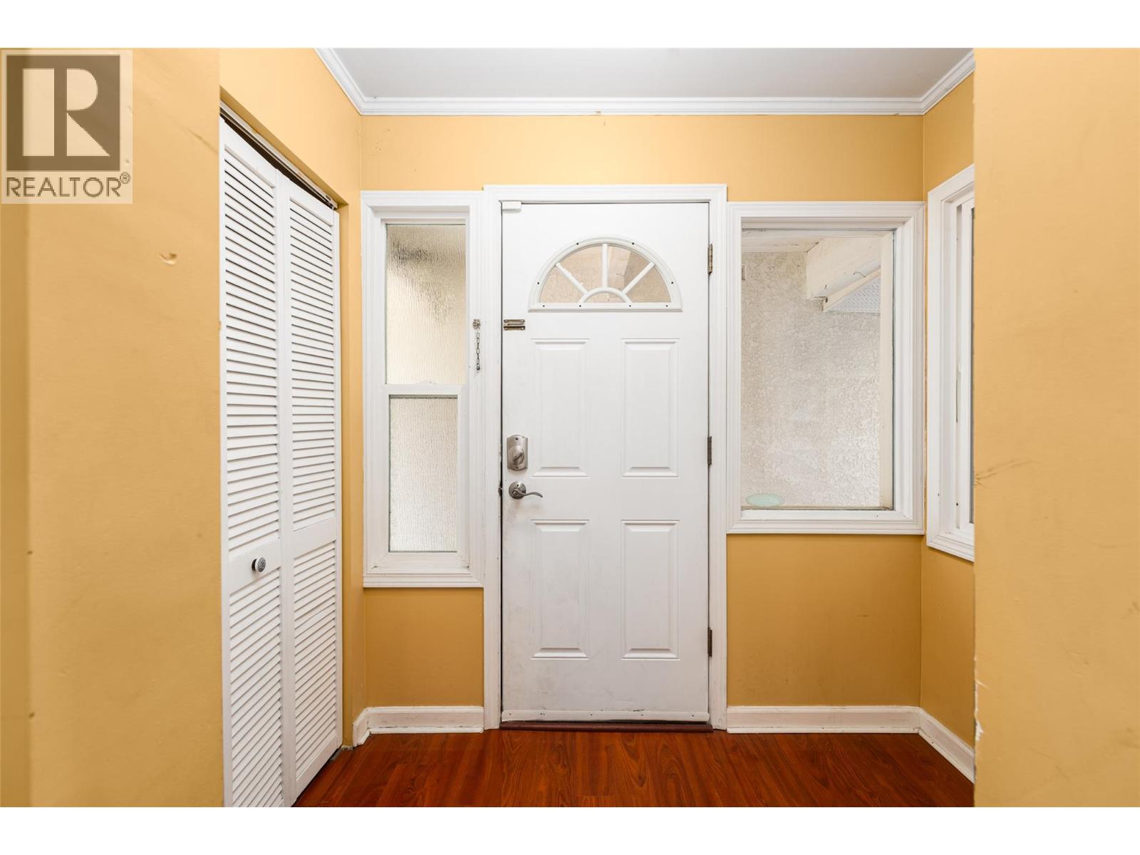 723 Murdoch Street, Creston, British Columbia  V0B 1G4 - Photo 2 - 10378554