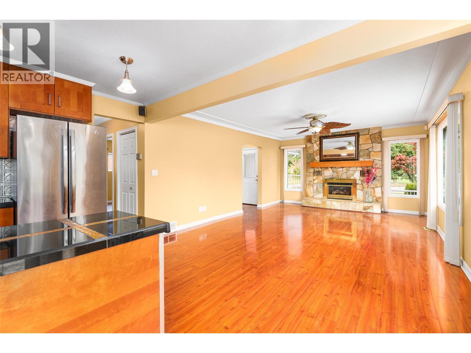 723 Murdoch Street, Creston, British Columbia  V0B 1G4 - Photo 6 - 10378554