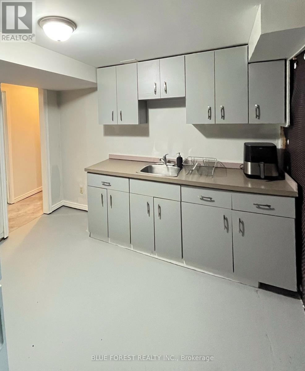 35 Rollscourt Gardens, London North, Ontario  N6G 1L9 - Photo 24 - X12863074