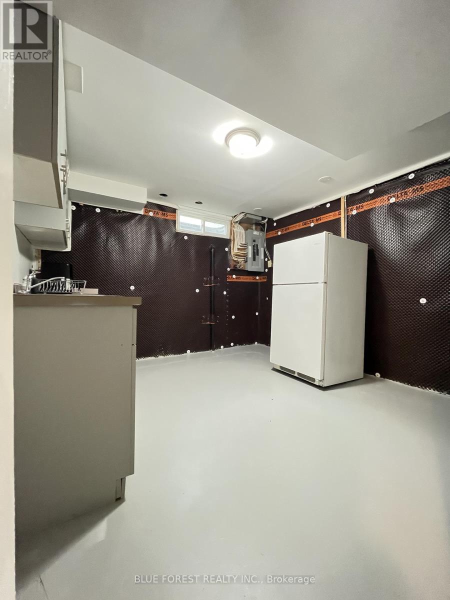 35 Rollscourt Gardens, London North, Ontario  N6G 1L9 - Photo 25 - X12863074