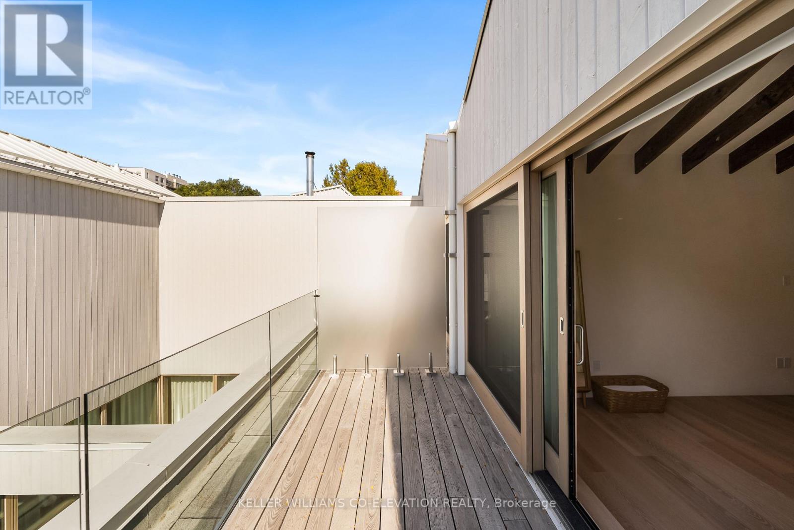 722 Lansdowne Avenue, Toronto, Ontario  M6H 3Y8 - Photo 11 - W12670794