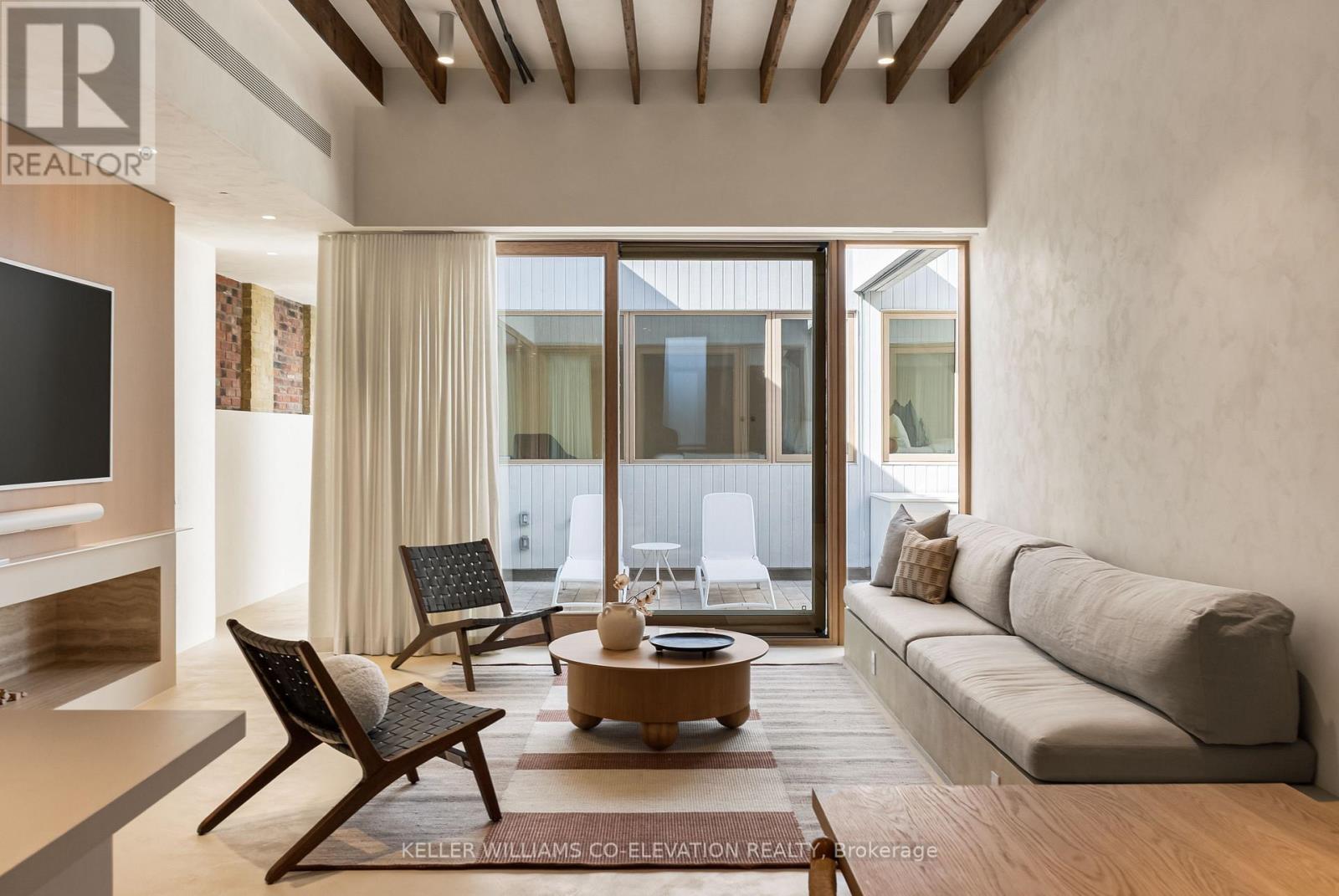 722 Lansdowne Avenue, Toronto, Ontario  M6H 3Y8 - Photo 7 - W12670794