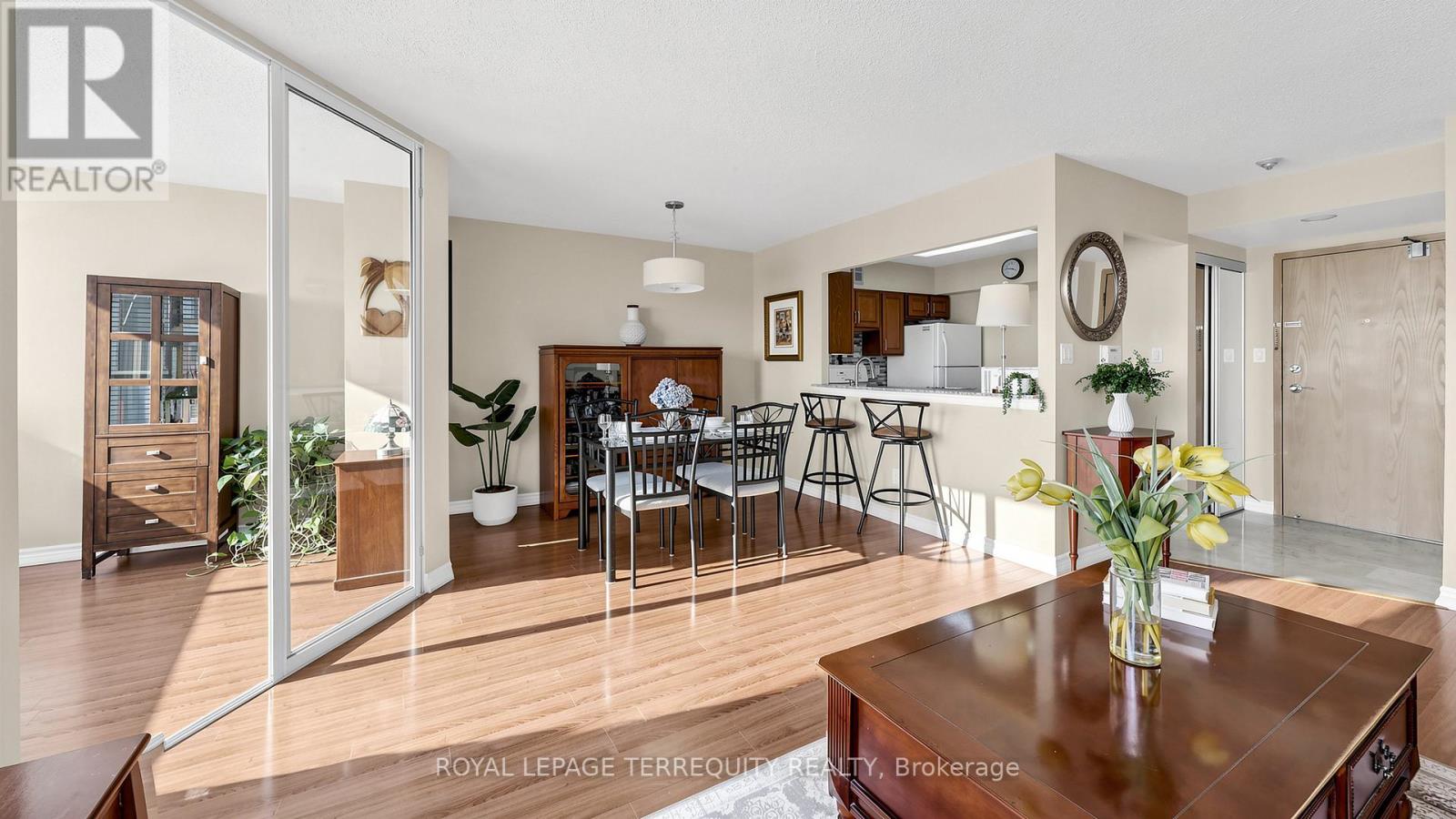 833 - 22 Southport Street, Toronto, Ontario  M6S 4Y9 - Photo 10 - W12862636