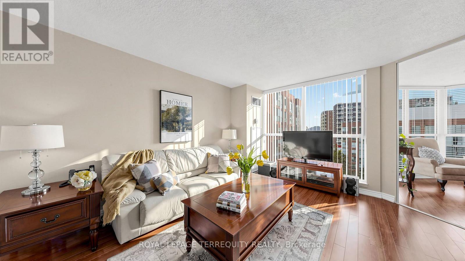 833 - 22 Southport Street, Toronto, Ontario  M6S 4Y9 - Photo 5 - W12862636