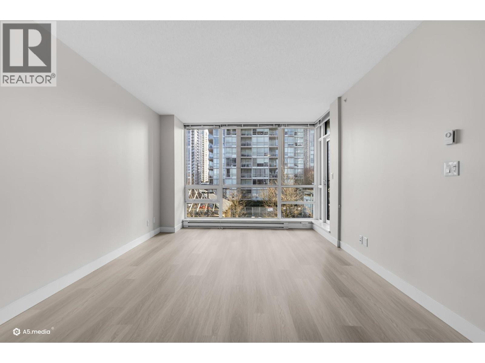 706 2968 Glen Drive, Coquitlam, British Columbia  V3B 0C4 - Photo 3 - R3097523