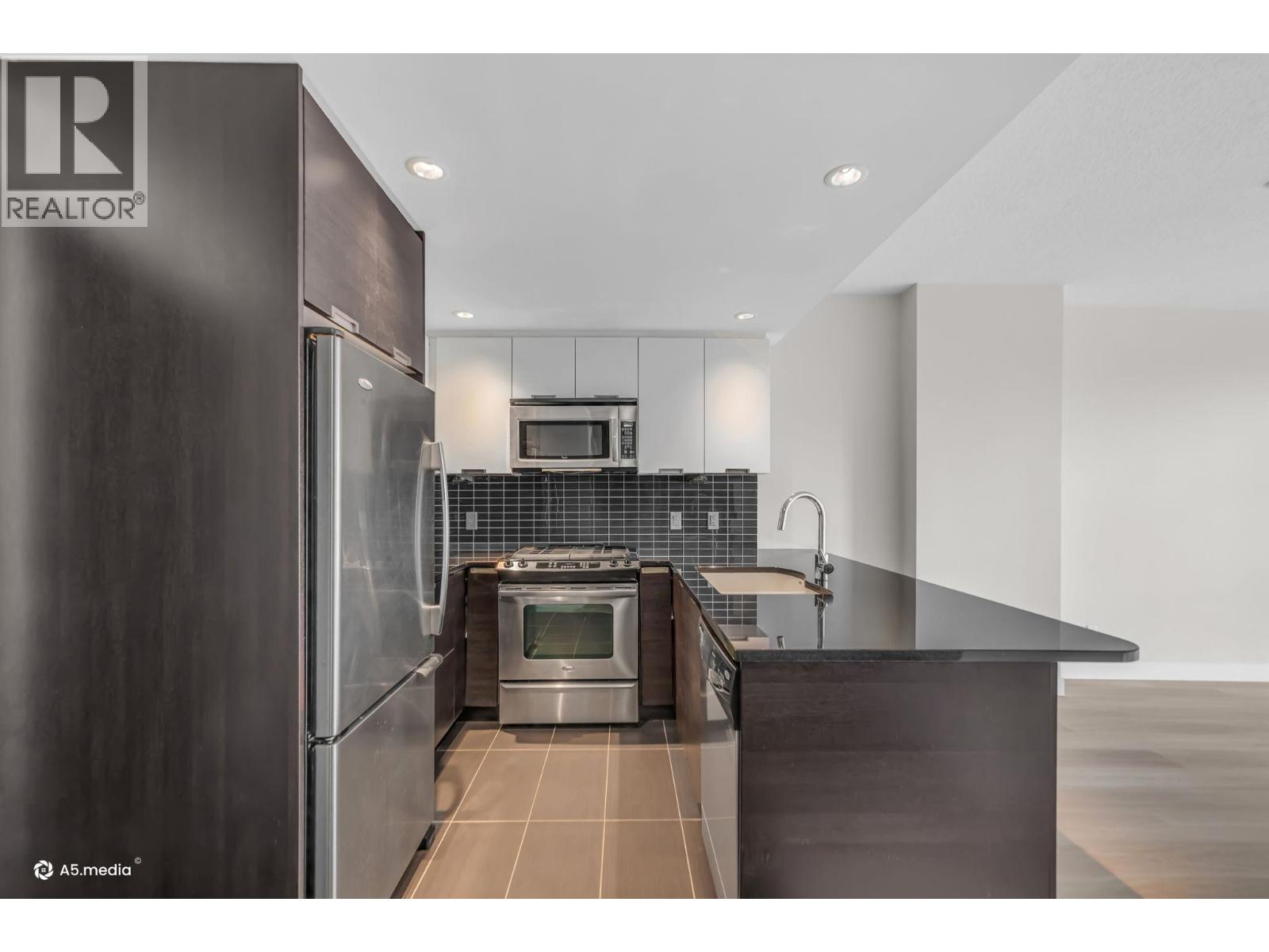 706 2968 Glen Drive, Coquitlam, British Columbia  V3B 0C4 - Photo 9 - R3097523